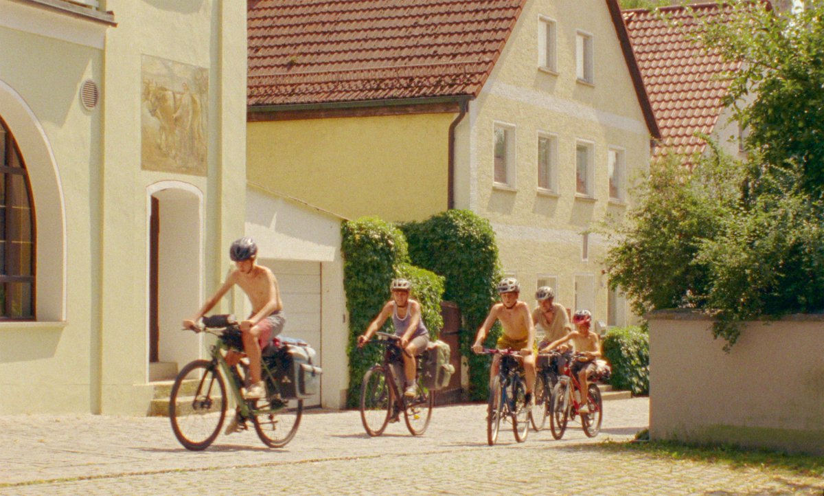 lpafilmfestival's tweet image. #LPGC podrá acceder a la deliciosa cinta «Extraño río» de Jaume Claret Muxart gracias a «Efecto Cinema»

🗓️MIÉRCOLES 26
🕖19:00 horas
📍 @cineyelmo @cclasarenas 

Entradas a 4, 50 €, en los canales habituales del cine

La película llega precedida del elogio unánime de la crítica