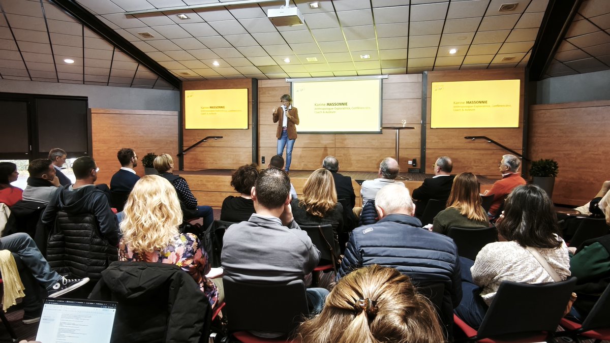 ccivendee's tweet photo. Beau moment d’échange et de réflexion hier, à la #CCI #Vendée, avec les unions commerciales et les #collectivités du #territoire, autour de la thématique du lien et de l'action collective. 

Merci à tous, intervenants, témoins et participants pour cette matinée passionnante 😀 https://t.co/UIV45H4uW7