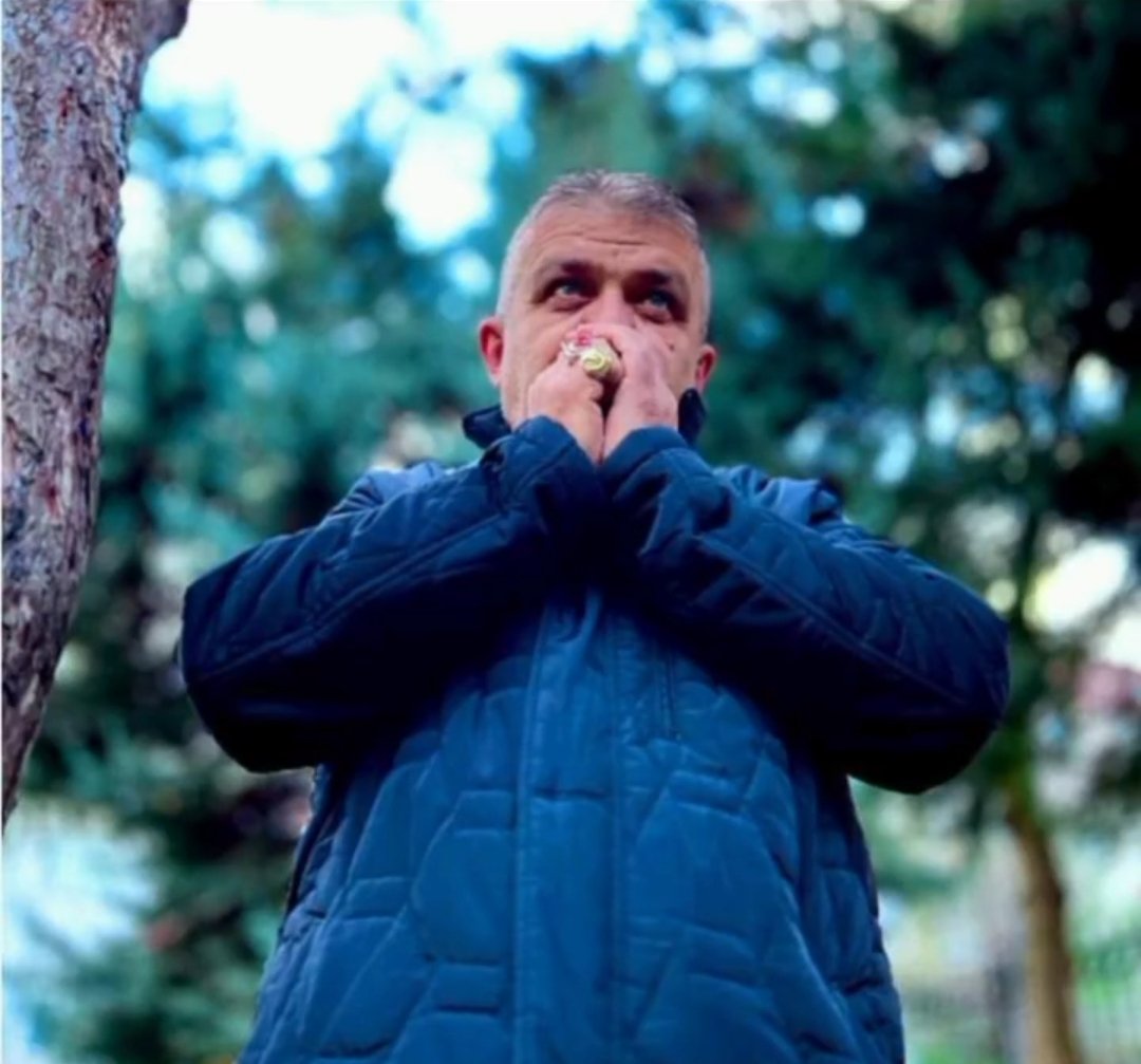 "Elhamdülillah Ölüm Var"

Vuku Bulunca

Her ruhun berzaha olan hicreti
Bilinir tecelli vuku bulunca
Beş arşın beyazın nedir ücreti
Sorulur tecelli vuku bulunca

Vadeler bellidir doğuştan belli
Kimi saf sübyanken kimisi elli
Varsay ki yoksulsun o kelli felli
Göçülür tecelli vuku