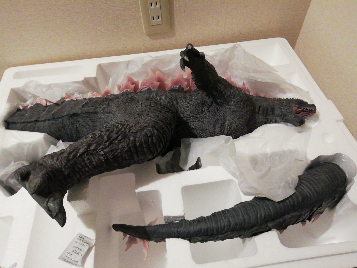 shirakawa0093's tweet photo. ＃spiralstudio ＃ゴジラ #Godzilla 
エヴォゴジ到着
週末に場所を確保して飾ろう https://t.co/0B6lCRbI1O