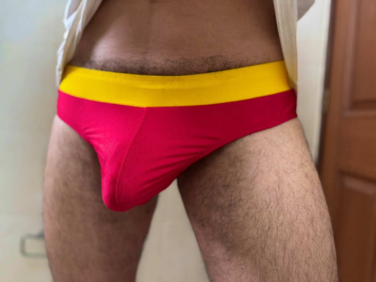 menundiespotter's tweet photo. 🔥 En este perfil nos encantan los hombres como @BulgeSilver que usan #trusa con seguridad y presumen su #bulto con ese toque que deja queriendo ver más 😏💥
Si eres uno de ellos, dale RT y comenta tu foto en trusa 📸
#TrusaLover #MachosConEstilo #BriefAddict #TrusaVibes https://t.co/MdV5XQDK8k