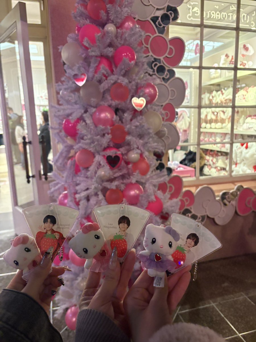 leomel__27's tweet photo. 完走おめでとう＆お疲れ様ユニバ🌎💞
これからもみんなで着いていくよ🤍❤️🤍
AmBitiousだいすき⭐️ https://t.co/Q9gpqBTMpA