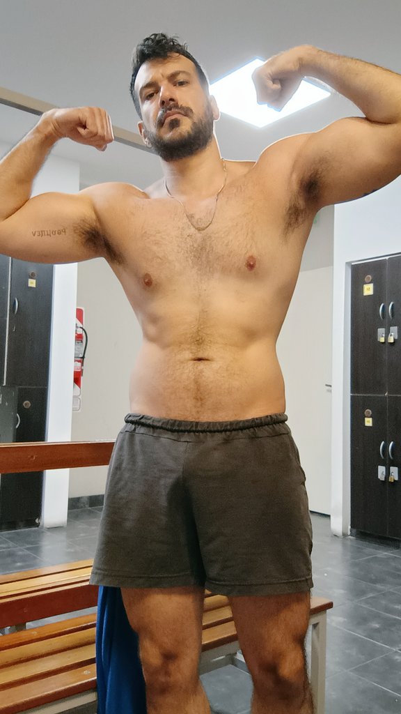 💪🏻💪🏻🧔🏻‍♂️⚫
Aprovechando el pumpeo