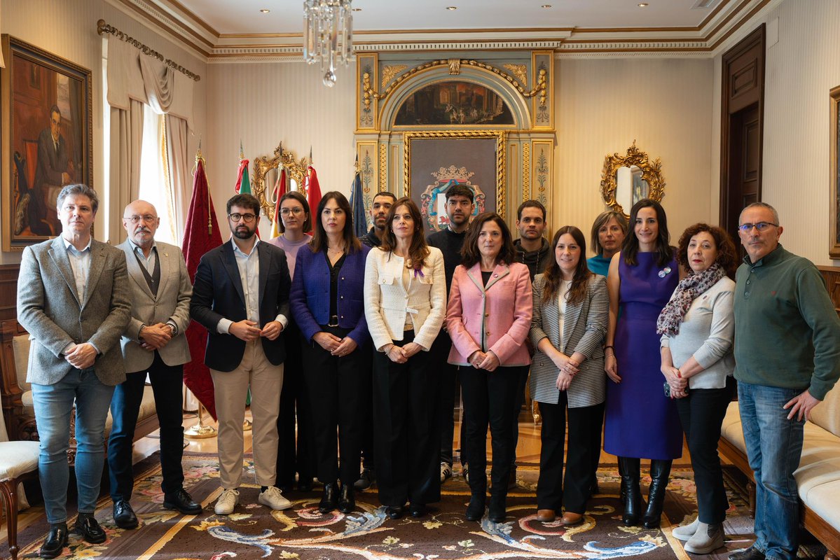 Estamos hartos de una lacra que no debería existir. La violencia hacia la mujer es una aberración intolerable.

Hoy en Vitoria decimos alto y claro: tolerancia cero contra la violencia machista. Basta. #25N