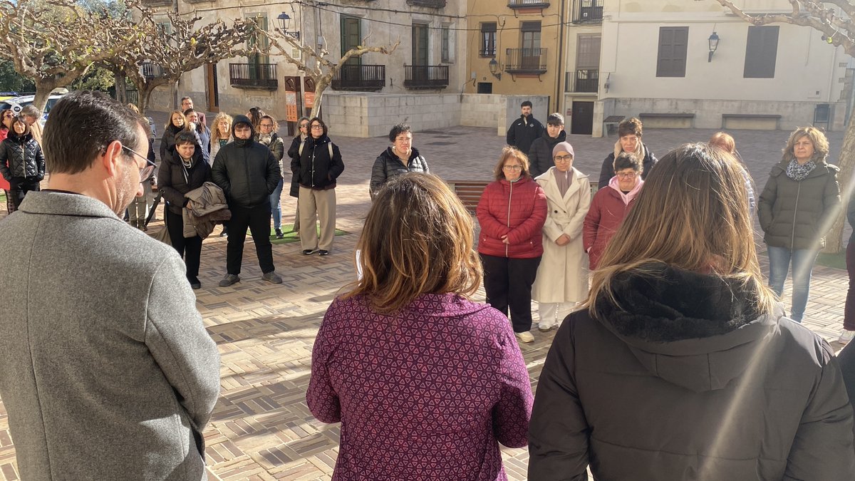 #25N manifest contra la violència masclista cap a la dona. #MóradEbre. Llegeix el text la coordinadora local de <a href="/CreuRojaCAT/">Creu Roja Catalunya</a>, Marifé Altadill. Un record per a totes les víctimes i una crida a la responsabilitat col·lectiva per eradicar les violències. youtu.be/cx-NtUHD69o
