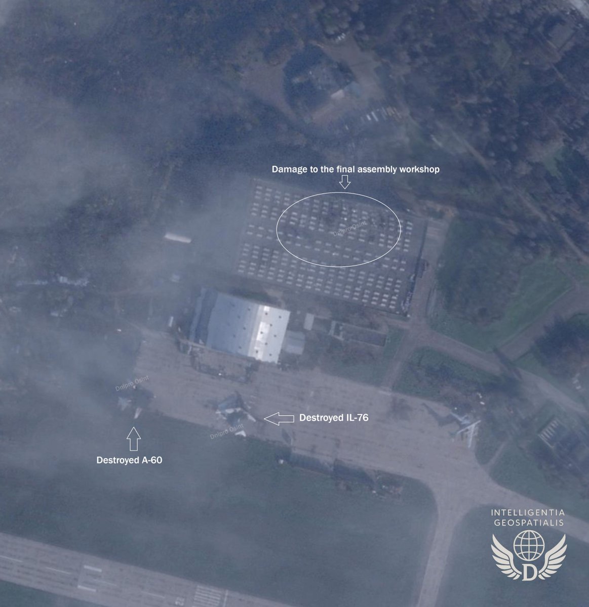 Maks_NAFO_FELLA's tweet image. ⚡️✈️ As a result of the night attack on Taganrog, 2 aircraft were destroyed, - Dnipro Osint

⚠️ — A-60, an experimental flying laboratory aircraft.
🛬 — Il-76, a Soviet heavy military transport aircraft

The plant also suffered significant damage. S-400 position was hit.