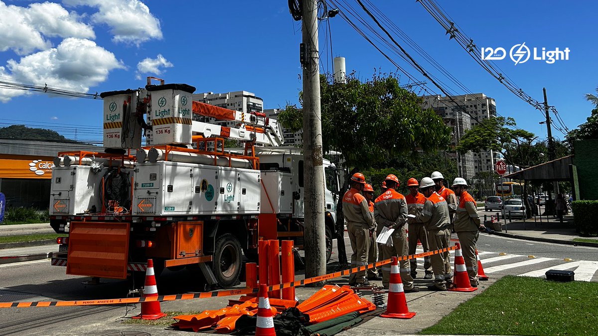 lightclientes's tweet image. Segurança é o primeiro passo de qualquer serviço. ⚡

Antes de iniciarem as atividades, nossas equipes se reúnem para a Análise Preliminar de Riscos (APR), um momento importante para identificar e controlar possíveis riscos, garantindo que todo o trabalho aconteça com…