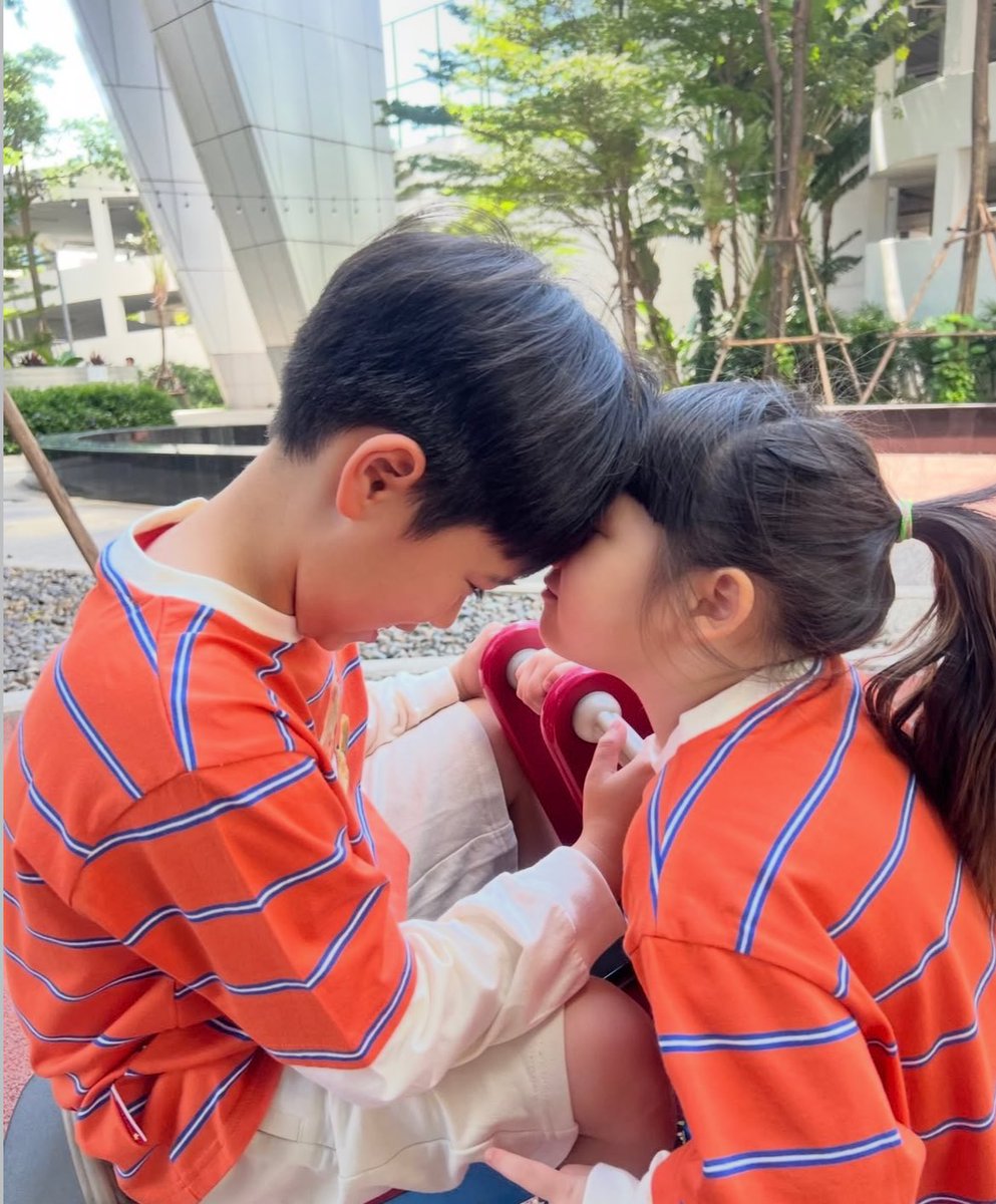 vousjay's tweet photo. ถ้าเจ้เกลโตขึ้นเป็นสาว พี่ชายต้องหวงมากแน่ๆ😂 พี่สายเอ็นดูสุดหัวใจมากกก https://t.co/3bsvQFyOmh