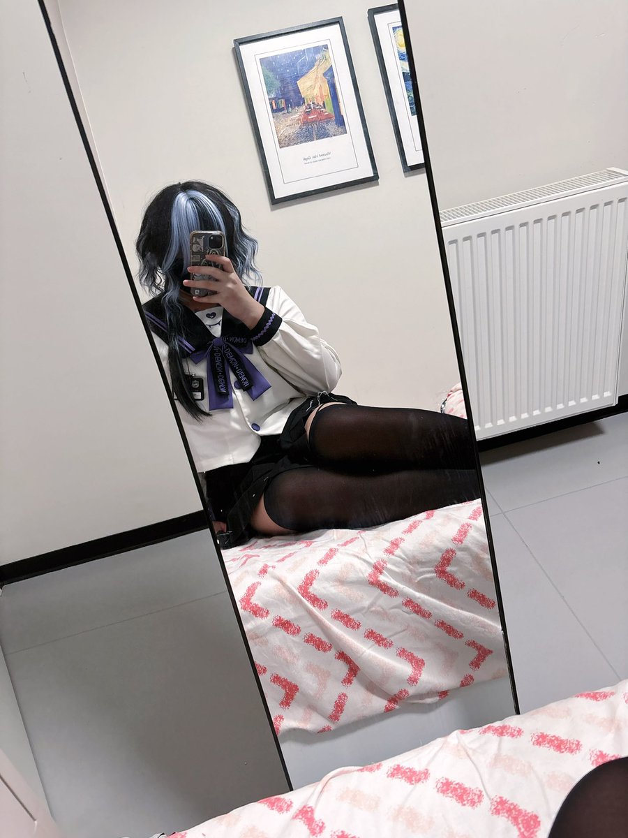 冷冷冷冷冷
byd拍了不到两个小时就感冒了
等什么时候开空调再拍点暴露点的照片吧
敬请期待哦宝宝～❤️
#男娘 #男娘母狗  #男娘rbq