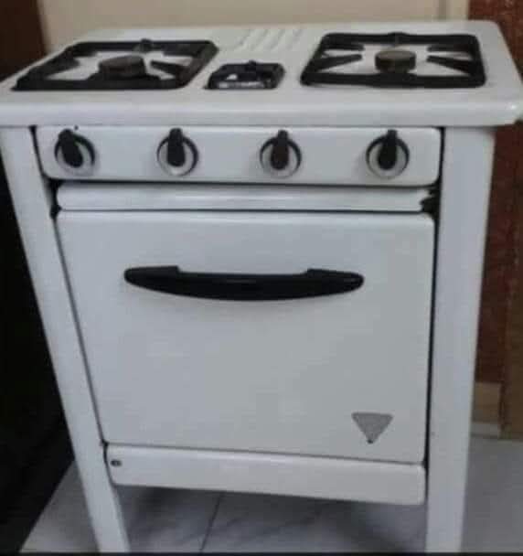 essawy_manal's tweet photo. بوتجاز كان موجود في اغلب مطابخ مصر في الستينات والسبعينات 
كان اسمه مصانع حربية او اطلس كنا نحجزه وييجي بعد 3 شهور
احلي فرن واحلي حلويات
تتعمل فيه🌀
كان هو والمنظم والانبوبة ب 100 جنيه😂
وتنظيفه كان سهل جدا
 ليه ذكريات عندنا جميله
مين هنا  كان عنده البوتجاز ده 😂☺️🥺 https://t.co/ngBMVgY2ur