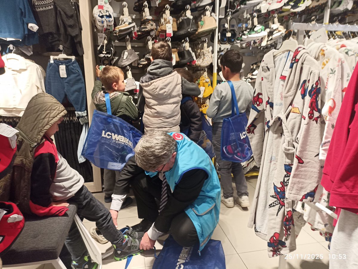 Durağan Müftülüğü ve Durağan İlçe Milli Eğitim Müdürlüğü iş birliğiyle yürütülen Arife Çiçekleri Projesi kapsamında öğrencilerimizle Sinop gezisi yapıldı. 
Öğrencilerimiz hem Sinop’un tarihi ve kültürel güzelliklerini keşfetti hem de proje kapsamında kendileri için düzenlenen