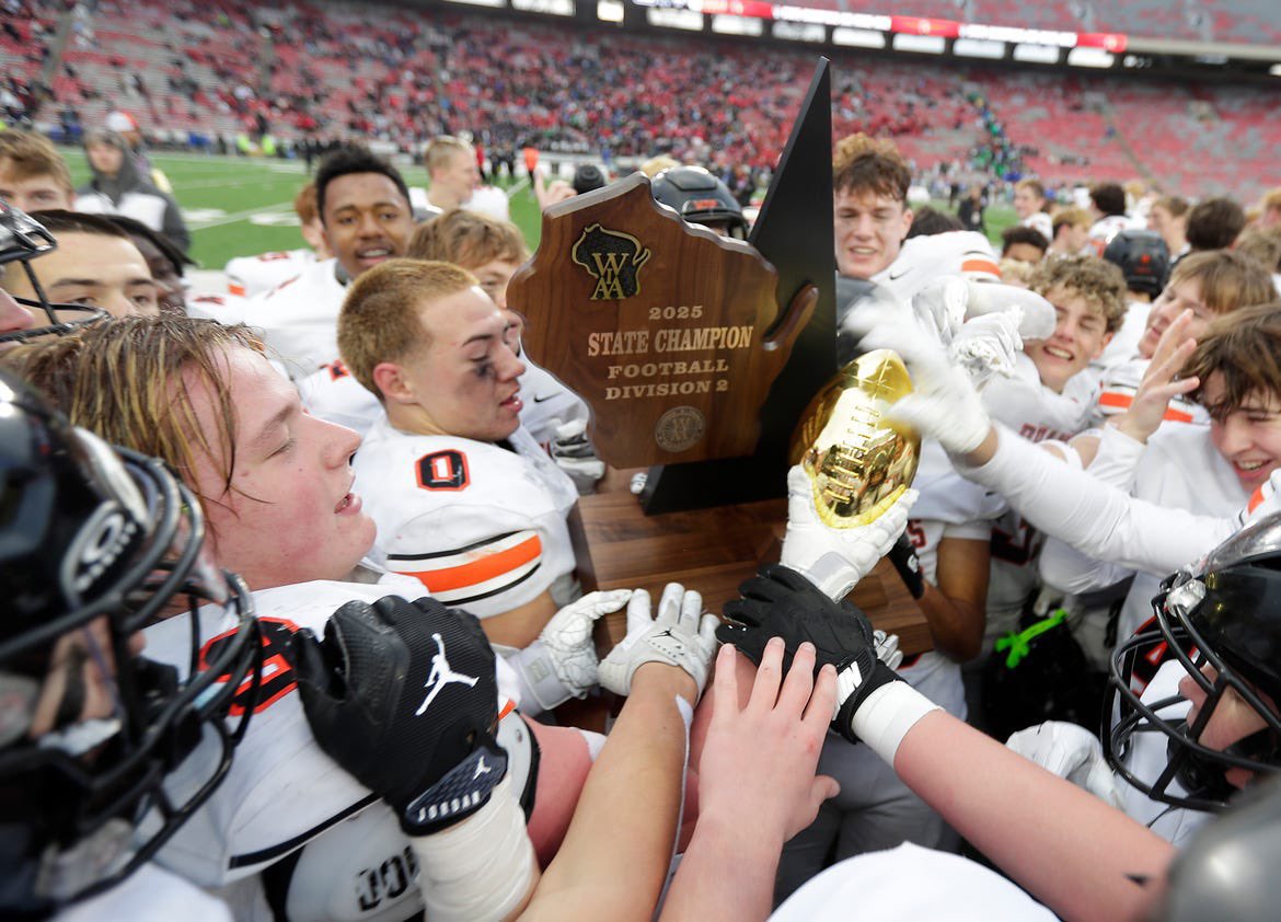 Vote for <a href="/cooper_borowicz/">Cooper Borowicz</a> for Press Gazette Athlete of the Week for his performance in the State Championship Game!!
12 Tackles, 2 TFL, 2 PBU, 1/2 sack, 2-3 touchdown saving tackles! 
Read the full story: bit.ly/3LXIz3S