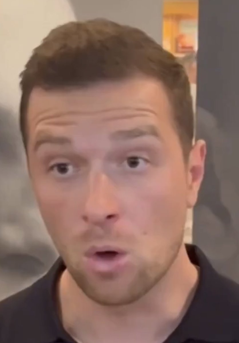 MauriceMartin01's tweet image. ♦️ Ma Tribune #TAEM
« La guerre des glands »

La République, c’est un chêne : droit, debout, majestueux, face à ceux qui s’obstinent à la croire fragile.

« Le chêne ne déclare pas la guerre aux glands. Il se contente de pousser. »

Il y a dans la nature une sagesse que nous…