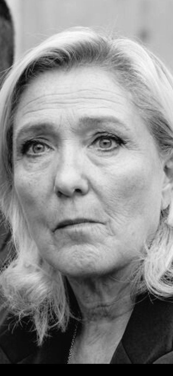 MauriceMartin01's tweet image. ♦️ Ma Tribune #TAEM
« La guerre des glands »

La République, c’est un chêne : droit, debout, majestueux, face à ceux qui s’obstinent à la croire fragile.

« Le chêne ne déclare pas la guerre aux glands. Il se contente de pousser. »

Il y a dans la nature une sagesse que nous…