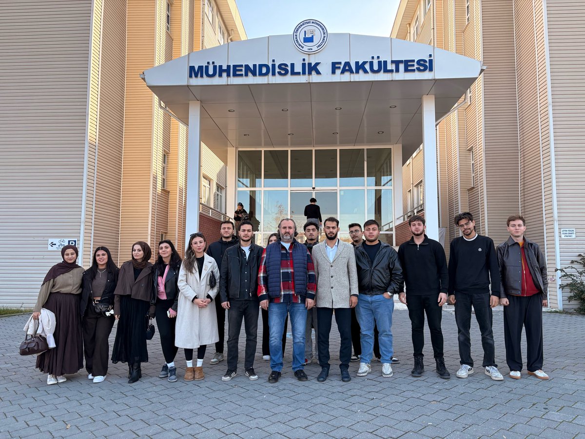 24 Kasım Öğretmenler Günü vesilesiyle , danışman hocamız Öğr. Gör. Beytullah Yılmaz´ı yürütme kurulu olarak ziyaret ettik.😊

Değerli katkıları, yol göstericiliği ve her zaman yanımızda olan destekleri için kendilerine teşekkür ederiz. ✨

#öğretmenlerGünü #üniak