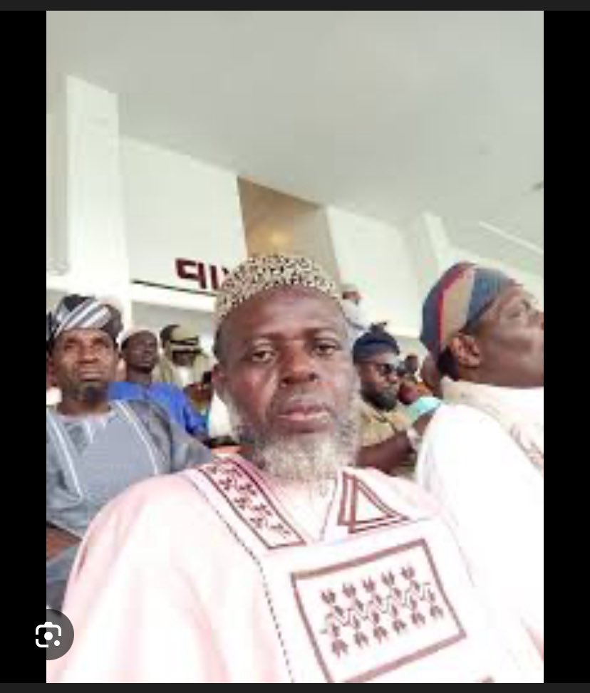 oluwasayfunmi's tweet image. The face of the people that invited Gumi should be everywhere 
Frame 1..Sheik Issa Akindele Salaudeen
The Converner and Sharia VP Nigeria 
Frame 2 Prof Olaiya Abideen Olaitan Organizing Committee