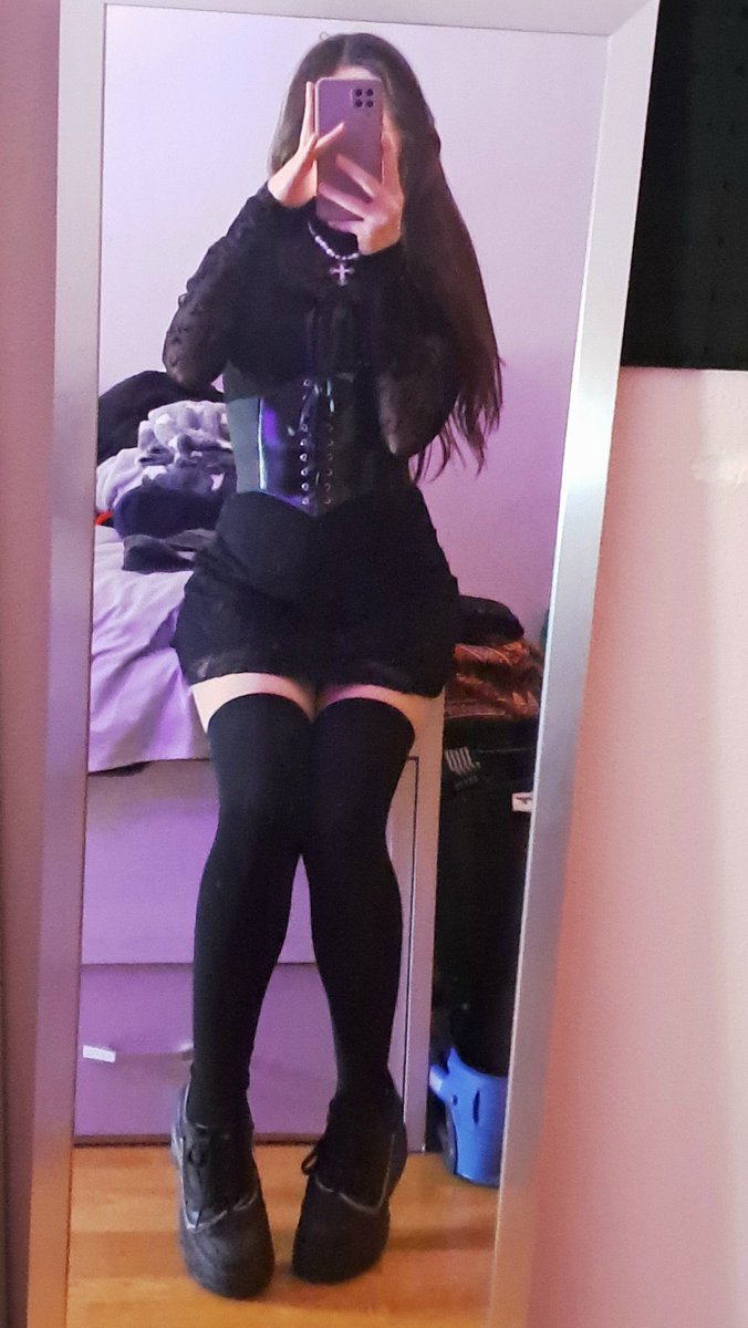 𝖘𝖆𝖗𝖆🔪♱.⋆ tweet media