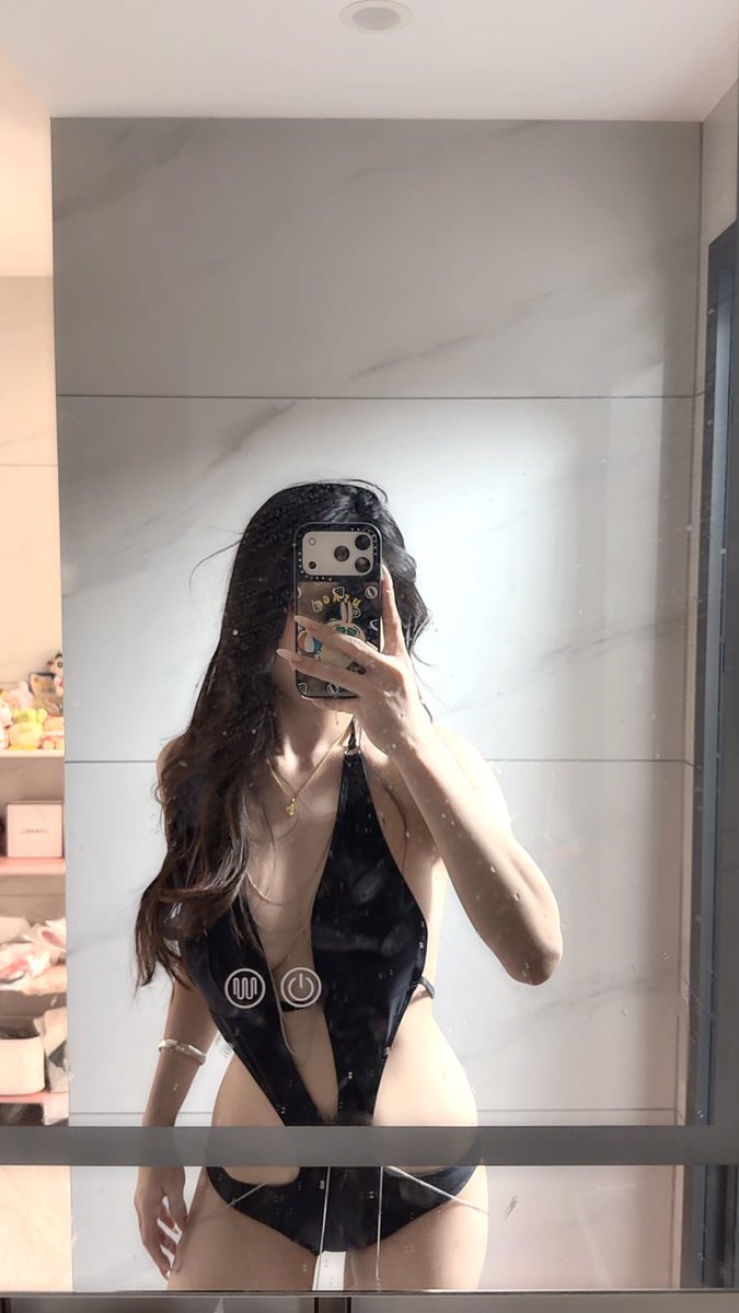 你们最喜欢的泳衣 🤭 https://t.co/yoP7DkS2T1