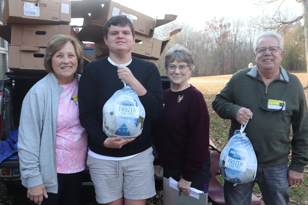 wsfcs's tweet image. Ibraham Elementary School and Lutheran Church of the Epiphany gave out 37 Thanksgiving turkeys to families last week ahead of the holiday break.

#wsfcs @ibrahames