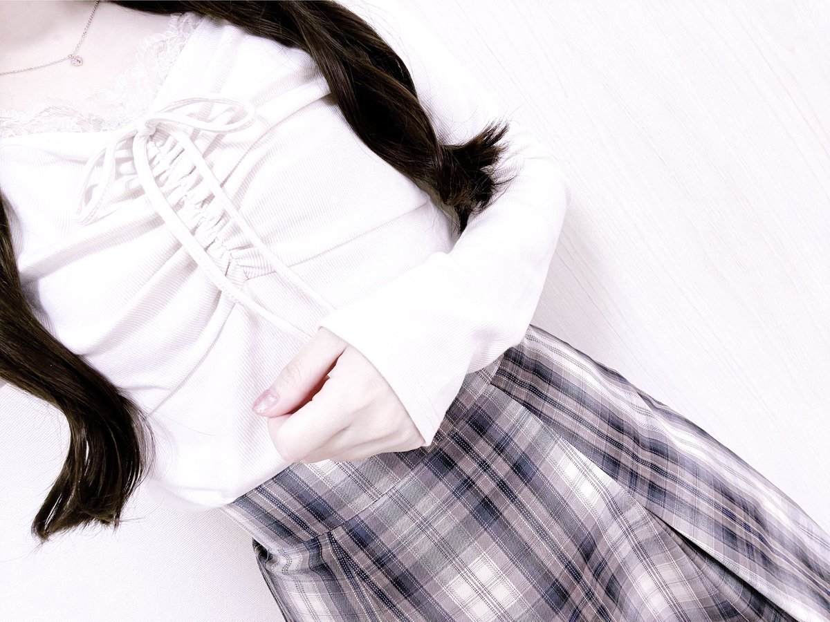 __nenecoco's tweet photo. today's coordinate✩*.
t o p s ♡ moment+
s k i r t ♡ dazzlin
モーメントフロントレースギャザーリボン長袖トップスを買ったのでダズリンのチェックスカートと合わせて秋コーデ🤍胸元がレースとギャザーとりぼんで可愛さ渋滞してる◝✩
#manacoordinate https://t.co/gv3b4QmyVX