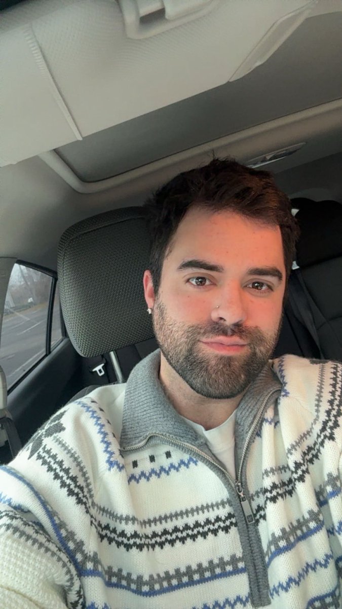 griffinsversion's tweet image. Good morning!! Happy work Friday! :) 
My coworker asked me where I got my sweater🤭