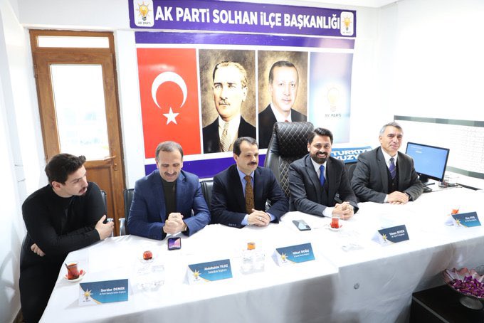Kıymetli Teşkilat Mensuplarımızla bir araya gelerek Solhan'ımızın geleceği için kritik önem taşıyan İlçe Danışma Meclisi Toplantımızı başarıyla tamamladık.
Toplantımız, parti çalışmalarımızın seyrini, teşkilatımızın gücünü ve ilçemize yönelik yürütülen hizmet ve projelerimizi