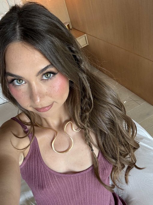 obsessed with this necklace 🫧 https://t.co/LlYeuypfBY<a href="/tag/cheetah2"class="tags"><span>#cheetah2</span></a>