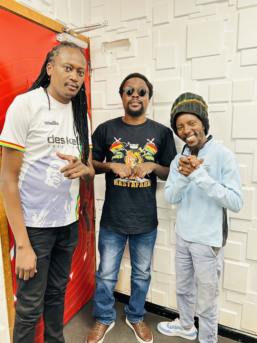 RadioJamboKenya's tweet photo. Mapoz deadly deadly na #MbusiiNaLionTekeTeke
#MapozTuesday #KituoChaWakenya https://t.co/rwiUu3XgAF