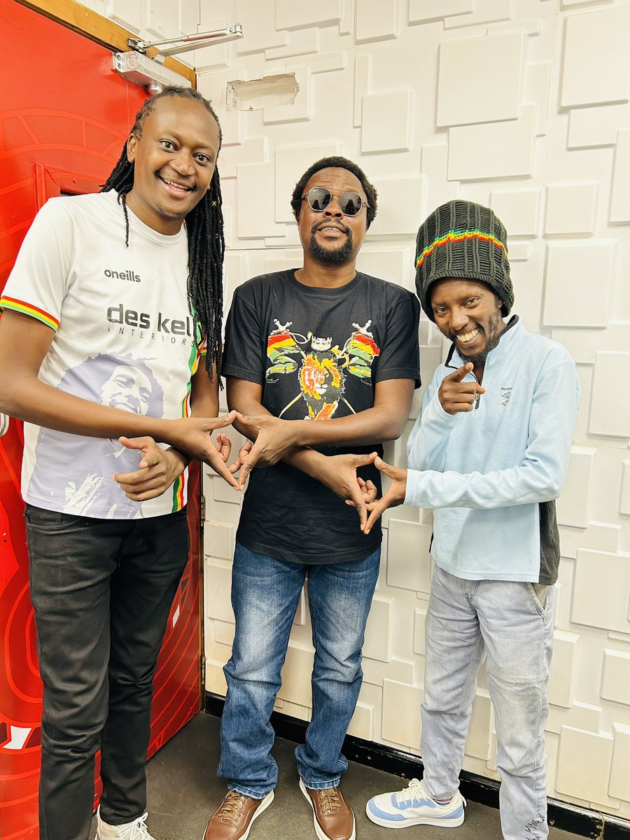 RadioJamboKenya's tweet photo. Mapoz deadly deadly na #MbusiiNaLionTekeTeke
#MapozTuesday #KituoChaWakenya https://t.co/rwiUu3XgAF