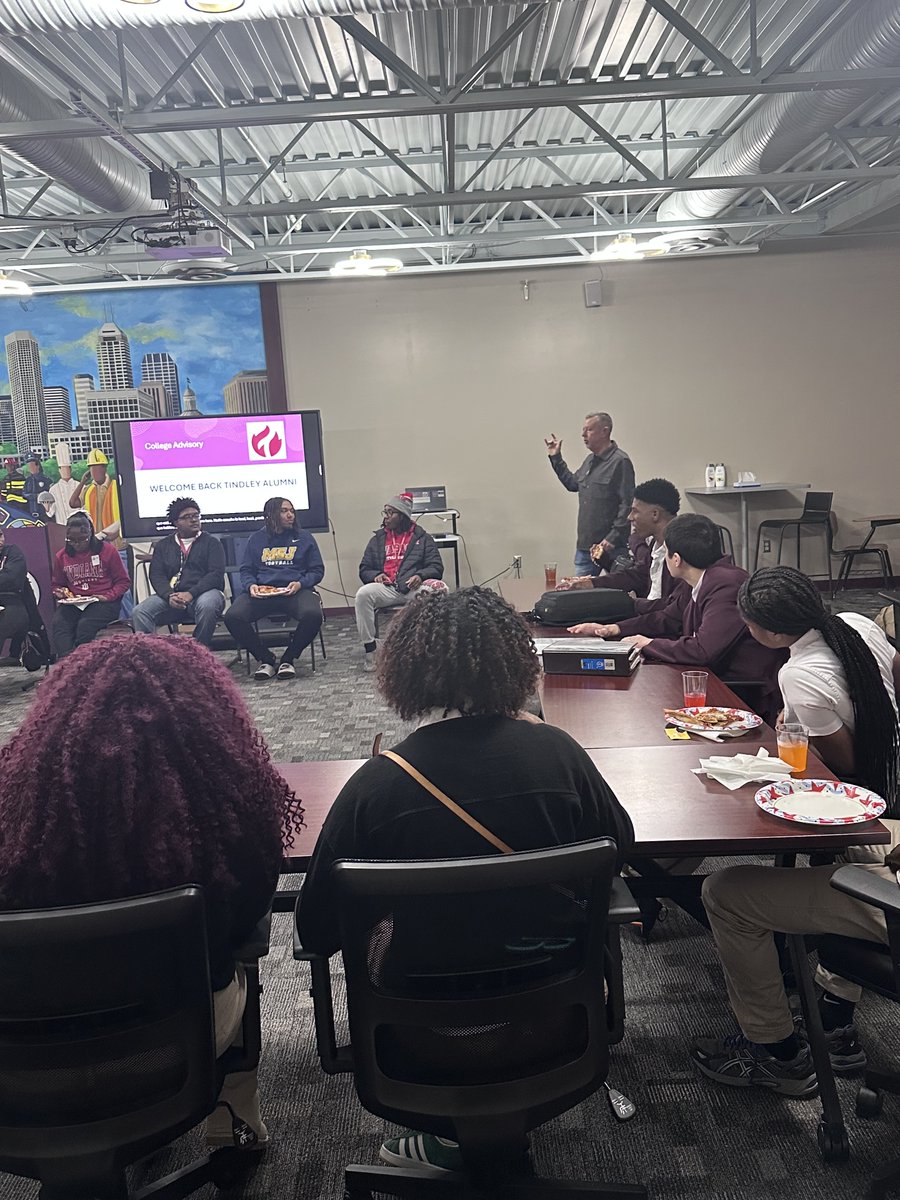 tindley_schools's tweet image. Our juniors &amp;amp; seniors got real insight into college life—straight from recent Tindley alumni. 💙
Thank you for returning to inspire, uplift, and empower. Once scholars, always family.

#TindleyPride #AlumniSpotlight #CollegeReady #FutureLeaders