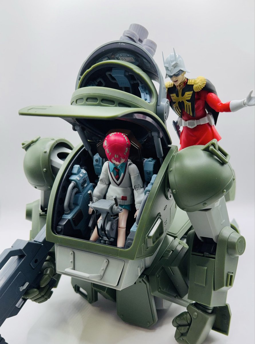 「こいつの肩は赤く塗らないのかい？　塗らないのかい？」
「……おじさんが塗りたいだけでしょ」