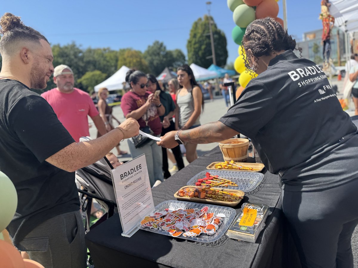 VVSevents's tweet image. That’s a wrap on the Bradlee Shopping Center Fall &amp;amp; Safety Festival! 🍂☀️ 

Read the recap blog here: vvsevents.com/post/bradlee-s… or click #linkinbio!

#VVSEvents #CommunityEvents #BradleeShoppingCenter