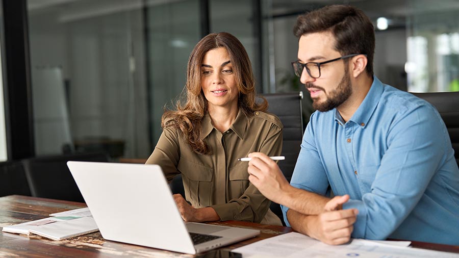 IndiaBriefing's tweet image. A #ValueBasedApproach to #Offshoring: move high-volume transactional tasks offshore, keep compliance in a shared model, and retain #StrategicAdvisory onshore — freeing teams to focus on transformation and growth.

Learn more inside ⤵️
ow.ly/R8zK50XwANX