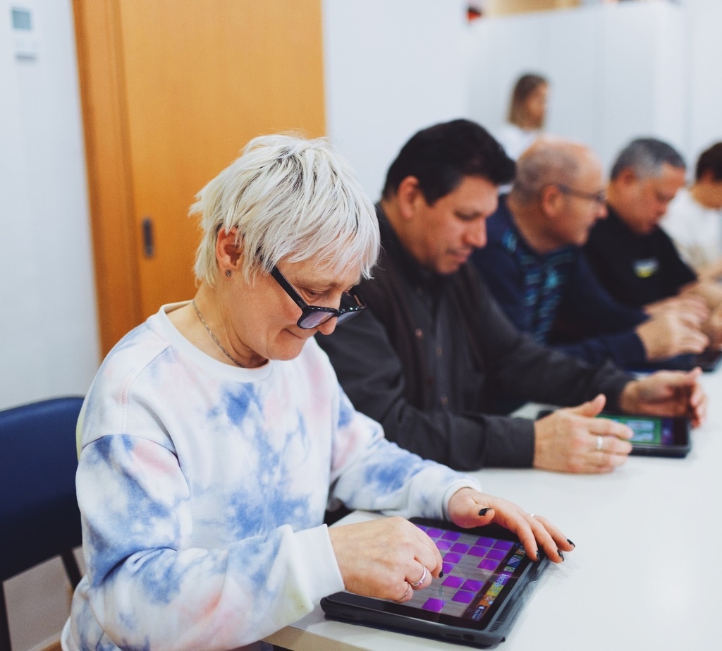 AceAlzheimer's tweet image. Vols posar a prova la teva memòria? 🧠

A la nostra web tenim una sèrie d&apos;exercicis per treballar totes les àrees del cervell i per fomentar l&apos;estimulació cognitiva. Perquè un cervell més actiu també és un cervell més sa.

Exercicis online 👉: acebarcelona.org/exercicis-onli…