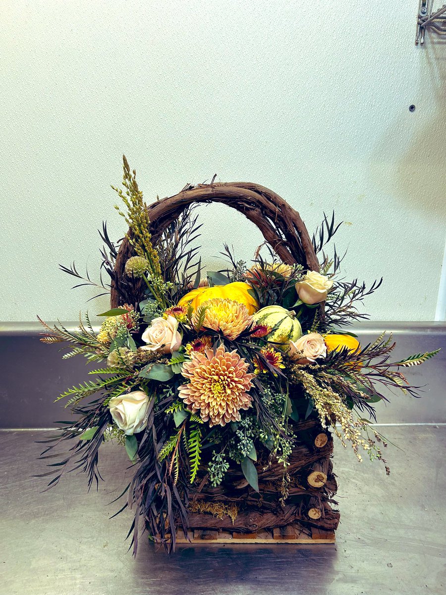 fleur_de_CCD's tweet photo. Wanted to share these beautiful fall flower arrangements by CCD Floral Manager Denise Dalecki.  Stunning work as always. https://t.co/DIU6XYQGXA