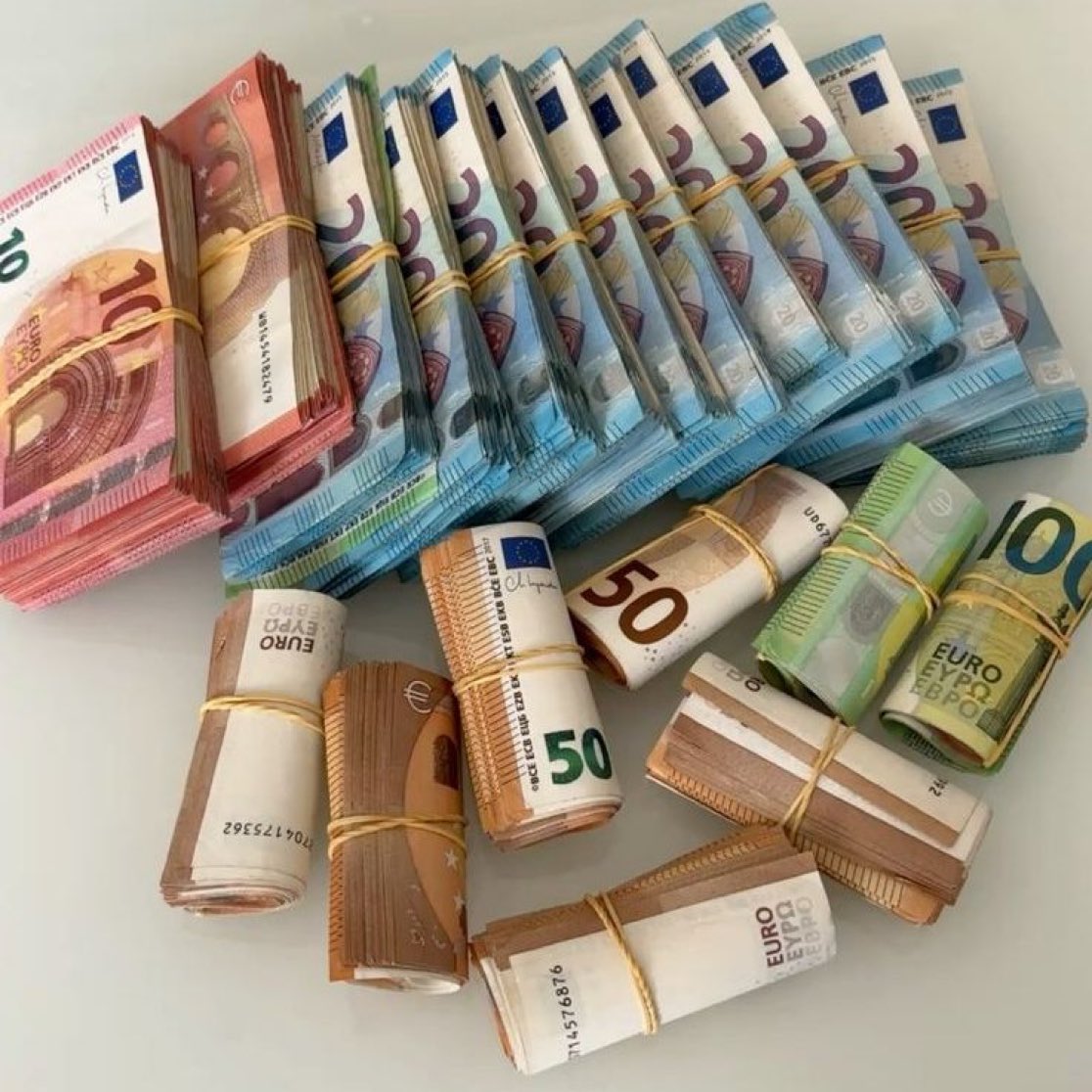 manifestpower4X's tweet image. Big Money is Coming. RT + Like for good luck.