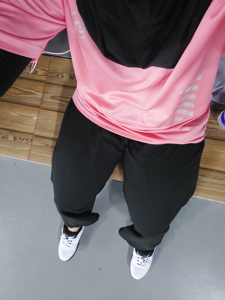 studyshim's tweet image. ☕️tea's life update

semakin sering bultang sampe ngerasain sakit kaki keseleo dikit 😵🤏🏼 but i love minton, minton for layff, layf for minton ☝🏼😘🏸