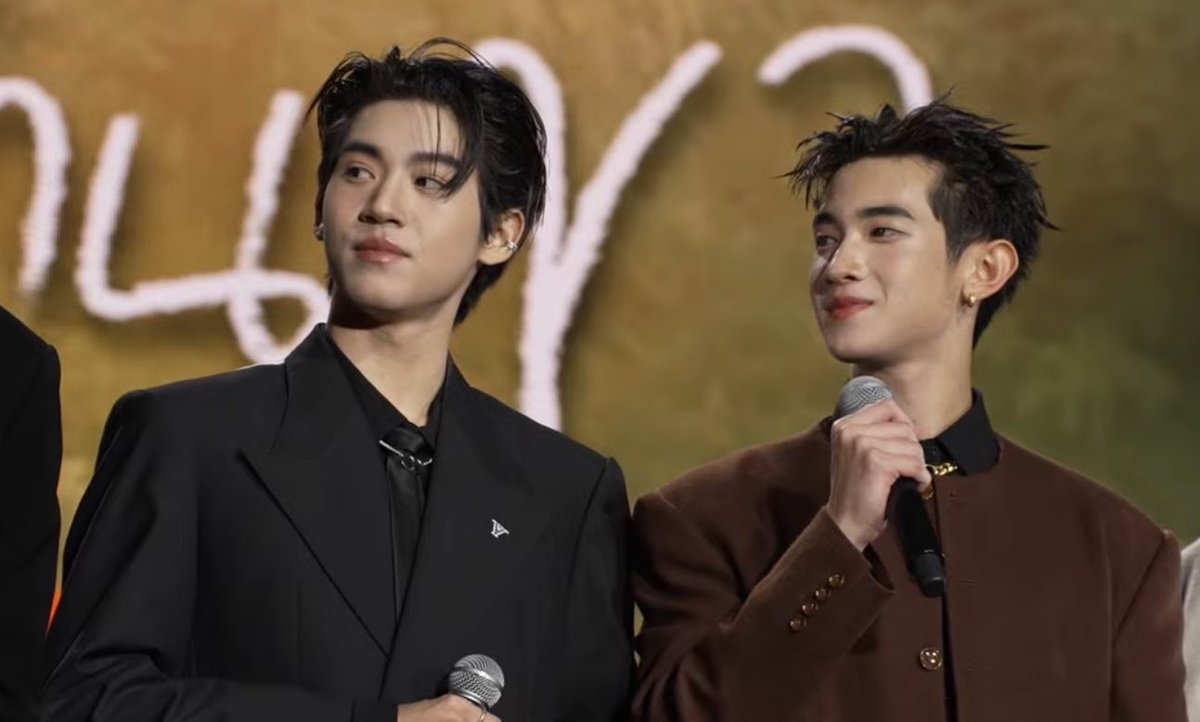 myycutieboo's tweet image. ต้นส้มบ้านเขาแต่ผลส้มหล่นมาบ้านเราตลอดเลย 🍊🏡 เป็นเรื่องที่ชอบอ่านมากจนวันนี้มาเป็นซีรี่ย์แล้ว โก๋กับโก๋เขามาเจอกันแล้วค่ะ ตอนดูคือน่ารักมาก ฟีลมัธยมที่น่ารักกุ๊กกิ๊ก ภาพสวยๆบทดีๆ รอดูค้าบ ขอให้ปังๆเลยน้า 

#WhenOrangesFall
#Almondbabybigboy
#ProgressPassawish 
#AlmondProgress