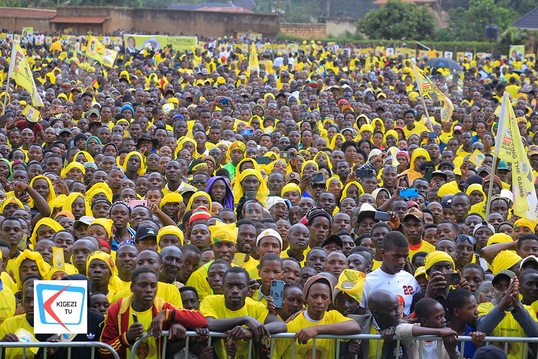 KigeziTv's tweet photo. #HappeningNow:
Kabale District NRM flag bearer Hon. Enid Origumisiriza is among the thousands of NRM supporters who have joined H.E. Yoweri Kaguta Museveni, President of the Republic of Uganda, as he campaigns in Kabale District. https://t.co/l1Rv64LiRc