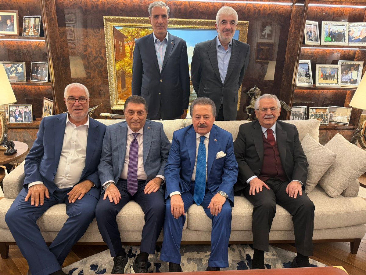 Bu gün Mahmut Ceylan ve yeğenleriyle Cavit Çağlar abimizi ziyarete gittik, Erman Yerdelen beyde vardı. Eski günleri yad ettik. Gerçekten zamanında çok hayırlı işler yapmışız Sohbet çok doyurucu ve bizi şad etti.Rabbim hayırlara vesile etsin. Güzel tavsiyelerini dinledik selamlar.