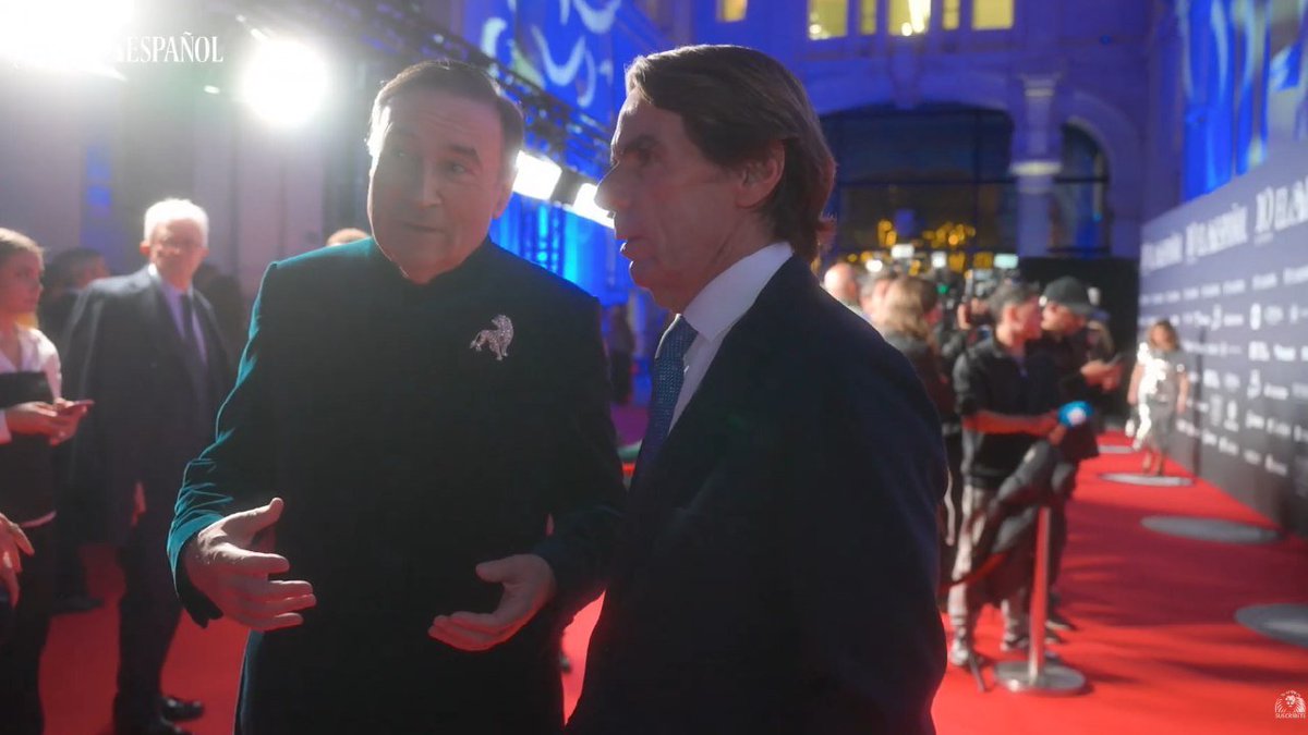 JulianMaciasT's tweet image. El X aniversario de El Español en 4 fotos:
- Ayuso y Almeida brindando por su acuerdo de financiación/propaganda.
- Pedro J. con El Padrino.
- Feijóo de risas con Iker Jiménez, su casa es la de los propagandistas peperos.
- Ana Rosa y Terradillos, años de experiencia de cloacas.