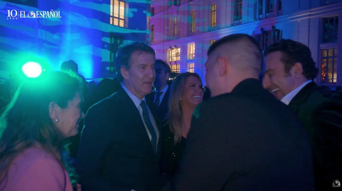 JulianMaciasT's tweet image. El X aniversario de El Español en 4 fotos:
- Ayuso y Almeida brindando por su acuerdo de financiación/propaganda.
- Pedro J. con El Padrino.
- Feijóo de risas con Iker Jiménez, su casa es la de los propagandistas peperos.
- Ana Rosa y Terradillos, años de experiencia de cloacas.