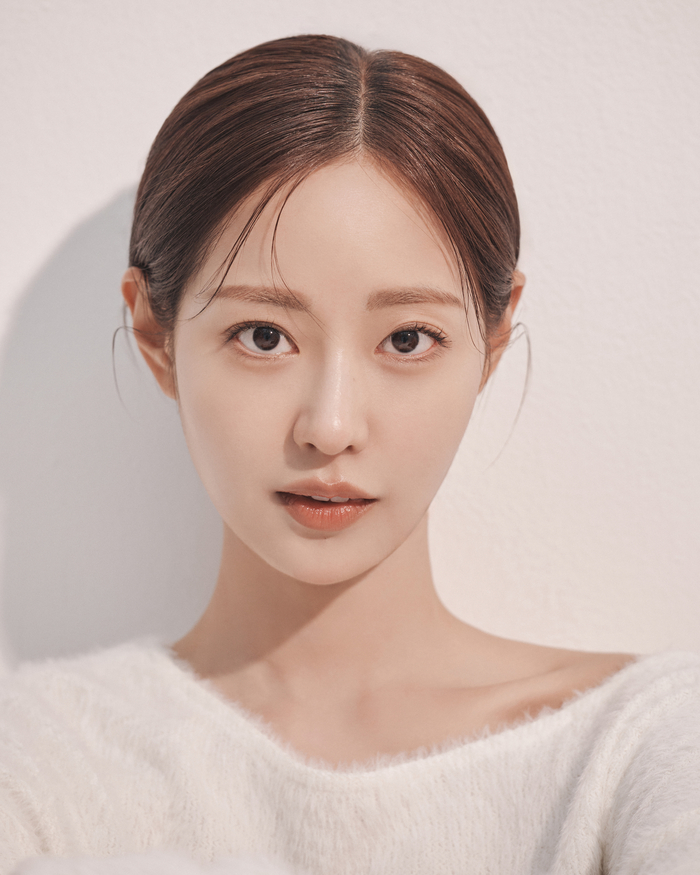 Seulki's final thoughts on #WouldYouMarryMe. 

"This was a genre challenge I really wanted to take on so this opportunity came like a dream. The times I thought about and lived as Yoon Jinkyung were valuable experiences to help me grow as an actor." 1/2

#ShinSeulki #신슬기