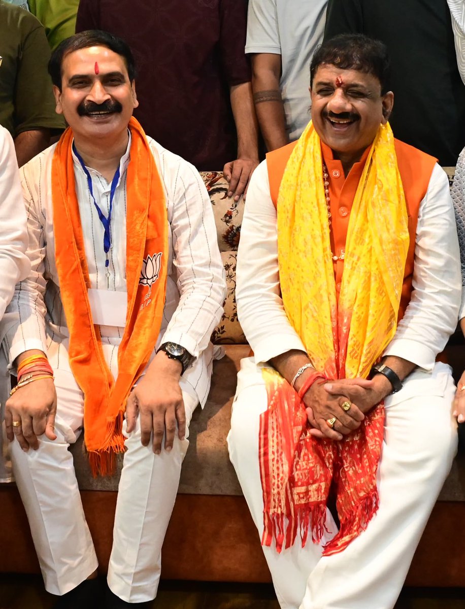 भोपाल लोकसभा क्षेत्र के लोकप्रिय सांसद आदरणीय श्री <a href="/Alok_SharmaBJP/">Alok Sharma</a> जी भाईसाहब को जन्मदिवस की हार्दिक बधाई एवं शुभकामनाएं💐💐

प्रभु श्रीराम जी की कृपादृष्टि सदैव आप पर बनी रहें, आप हमेशा स्वस्थ रहें, दीर्घायु हों ईश्वर से यही कामना है🙏🏻
.
<a href="/BJP4MP/">BJP Madhya Pradesh</a>