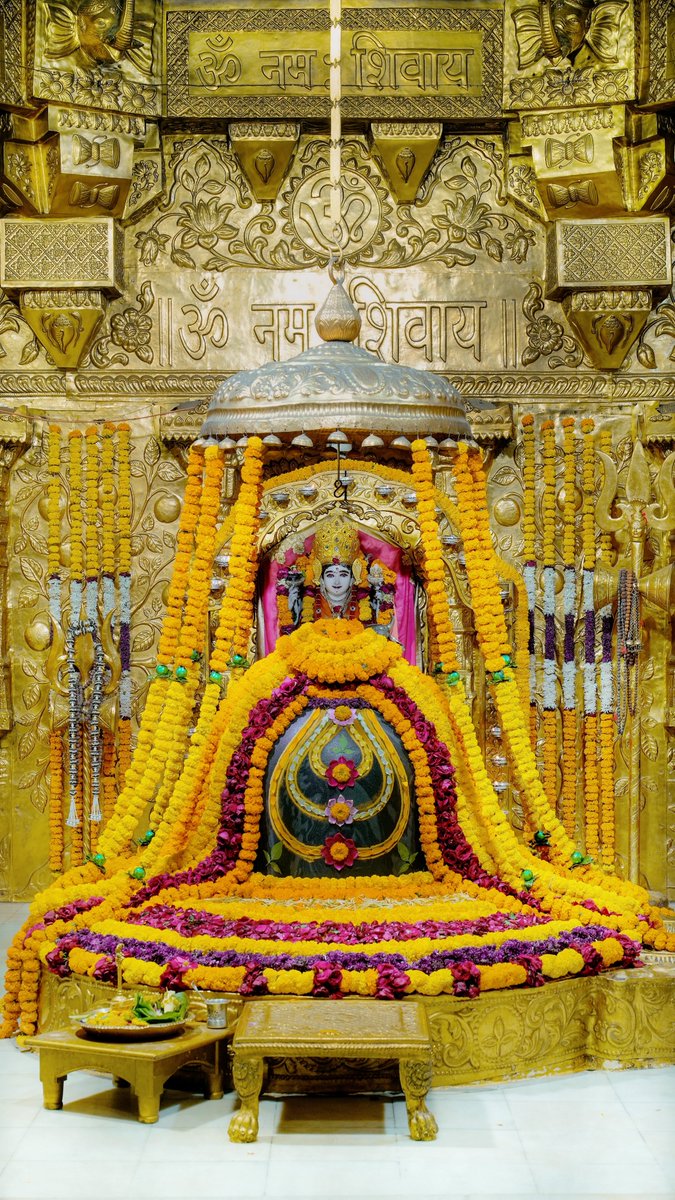 Somnath_Temple's tweet image. श्री सोमनाथ महादेव मंदिर,
प्रथम ज्योतिर्लिंग - गुजरात (सौराष्ट्र)
दिनांकः 25 नवम्बर  2025, मार्गशीर्ष शुक्ल पंचमी - मंगलवार
सायं श्रृंगार
11256434

#somnath #mahadev #shivji
#bhakti #somnathlivedarshan #somnathtemple