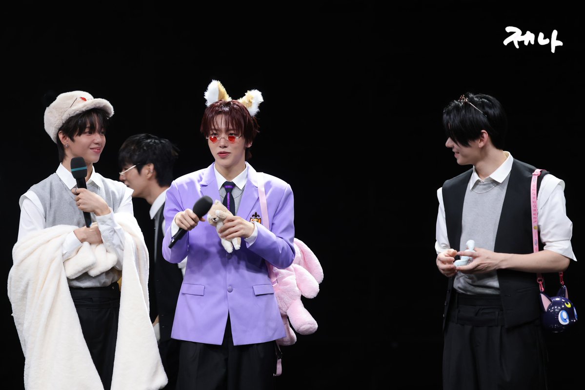 jenabejoyful's tweet image. i know right 🙂‍↕️