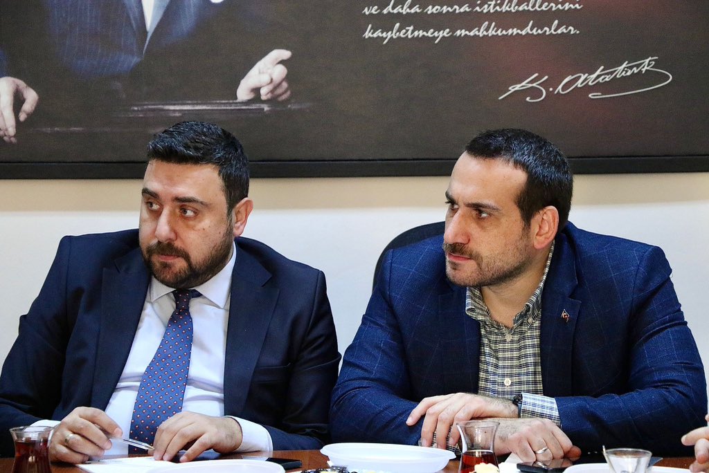 İl Genel Meclis Başkanımız Ali İmran BÜYÜK ve Merkez İlçe Yöneticilerimiz ile birlikte İl Genel Meclis Başkanlığımızda Mahalle ve Köy Başkanlarımızla sabah kahvaltısı yaparak istişarede bulunduk.