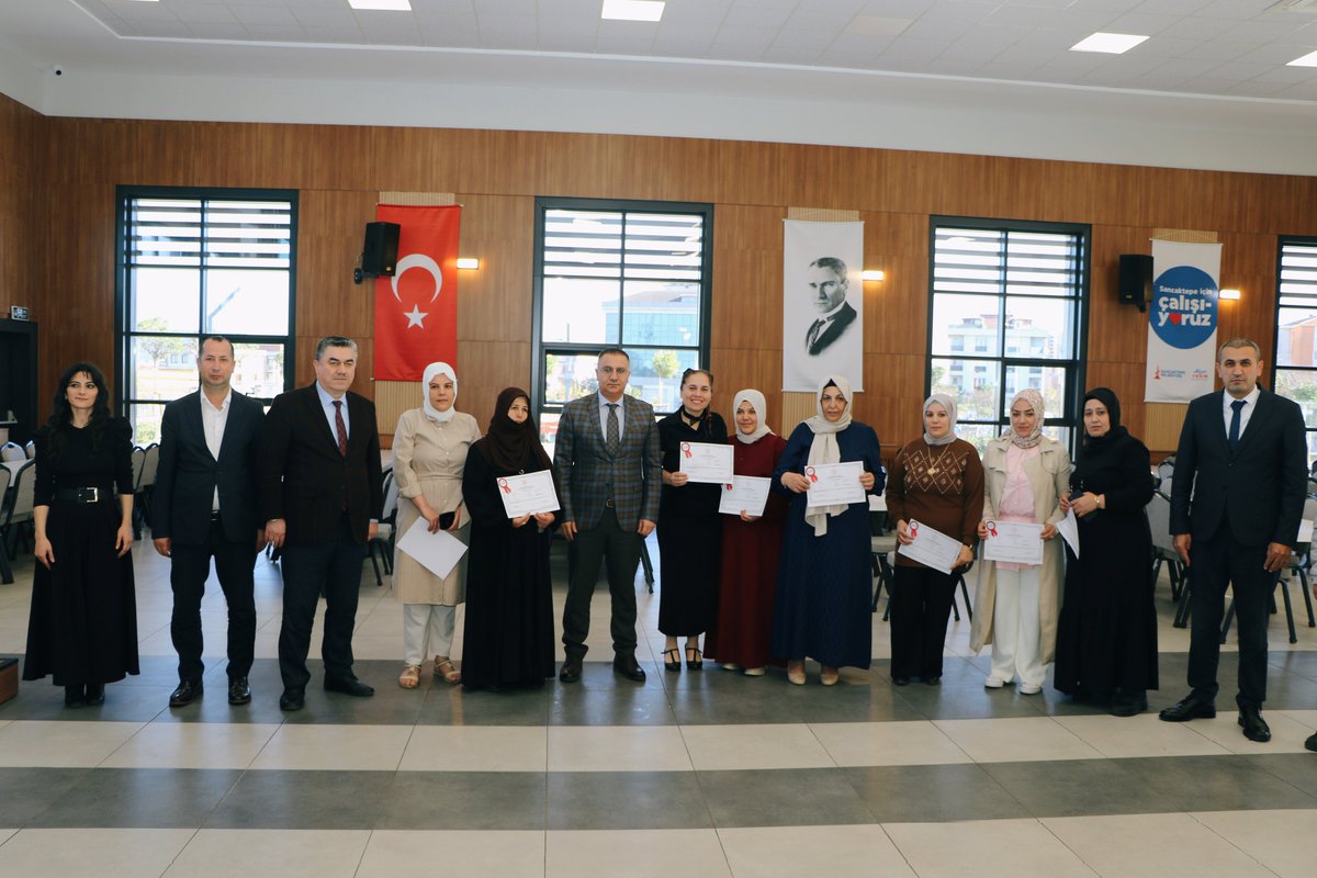 TC_sancaktepe's tweet image. 🔷️Okuma Yazma Kurslarını Başarıyla Tamamlayan Kursiyerlere Belgelerini Kaymakamımız @naifyavuz Verdi.

📌Sancaktepe Halk Eğitim Merkezi tarafından Akpınar Mahallesinde düzenlenen okuma yazma kurslarını başarıyla tamamlayan kursiyerlere belgeleri, Kaymakam Naif Yavuz tarafından…