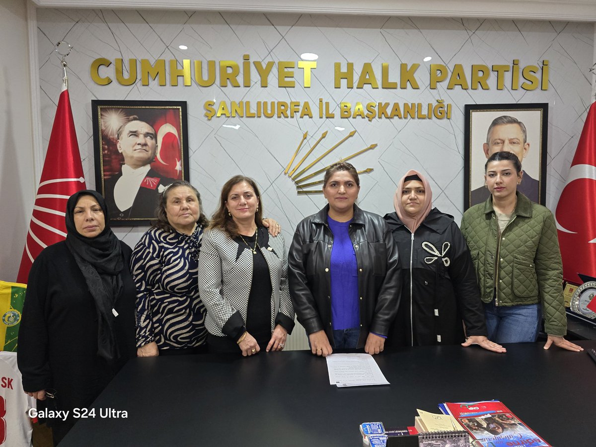 Kadınlar susmuyor!
Kadınlar direniyor!
Kadınlar kazanacak!
Katledilen tüm kadınların hesabı sorulana kadar da bu
mücadele
bitmeyecek!
Biz kadınlar:
SİDDETE MECBUR DEĞİLİZ
ŞİDDETE MECBUR DEĞİLİZ