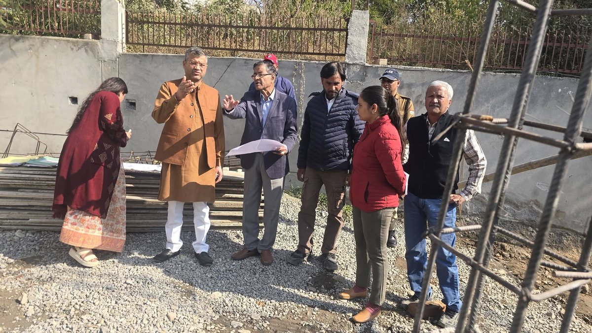 saurabhthaplial's tweet image. रायपुर विधानसभा में निर्माणाधीन फूड प्लाज़ा का निरीक्षण किया। गुणवत्ता और ड्रेनेज व्यवस्था पर स्पष्ट निर्देश दिए। देहरादून को आधुनिक फूड डेस्टिनेशन देने की दिशा में यह अहम कदम है। जल्द ही यह प्लाज़ा शहरवासियों व पर्यटकों के लिए समर्पित होगा।

#DehradunDevelopment #SmartCity